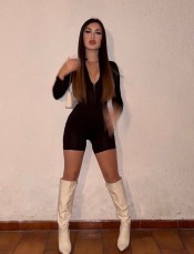 GIULIA CHICA JOVEN NUEVA EN LA COSTA