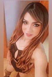 TRANS LATINA FIESTERA CON BUENA POLLA Y SUFICIENTE LECHE PARA DELEITARTE.