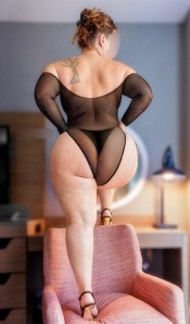 VALERIA, MASAJES CON CHICA SUMISA
