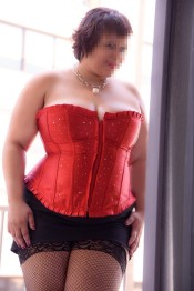 CURVY MILF PECHUGONA