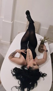 KIARA  RECIEN LLEGADA  A CORNELLA ,MUY CARIÑOSA