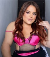 MONICA CHIQUITA TRANS SúPER FEMENINA  EN VIGO