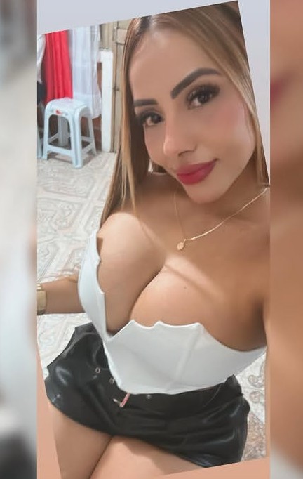 SOLE RUBIA TETAS NATURALES, FIESTERA DIVERSIÓN A TOPE CON MAMADAS PROFUNDAS