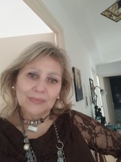 TÚ MILF TE INVITA A LEER MÁS  ABAJO