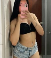 FIESTERA Y COMPLACIENTE LATINA