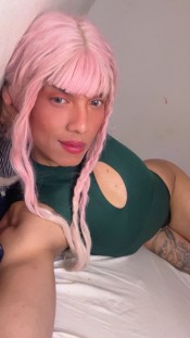 FEMENINA COMPLACIENTE Y MORBOSA