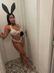 MORENA VENEZOLANA, CON GANAS DE SENTIRLA DENTRO