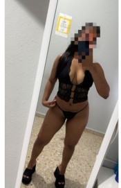MORENAZA COLOMBIANA CON GANAS DE DISFRUTAR.