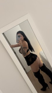 GUAPA DISPONIBLE EN  VIGO.