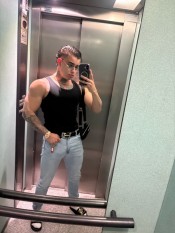 NOVEDAD ELEGANTE HOMBRE ESCORT  COLOMBIANO EN IBIZA