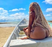 LATINA CHICA TRANS RUBIA COMPLACIENTE POLLONA LECHERA