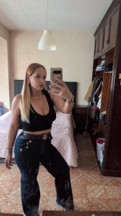 GUAPA DISPONIBLE EN  VIGO.