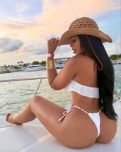 JOVENCITA FIESTERA CON GANAS DE PASARLO RICO
