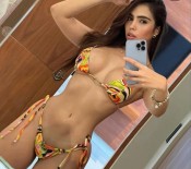 VALENTINA CHICA ENCANTADORA EN VILLAGARCÍA