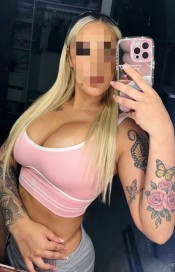 UN ESPECTÁCULO DE MUJER ESPAÑOLA TATUADA