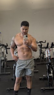 LATINO MUSCULOSO