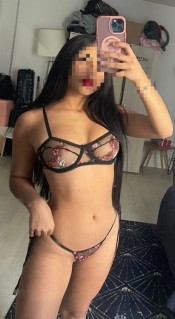 SELE MORENA DELGADA FIESTERA  NUEVA EN LA ZONA