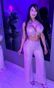 ALEXANDRA HERMOSA Y COMPLACIENTE
