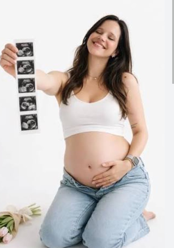 HERMOSA NIñA EMBARAZADA