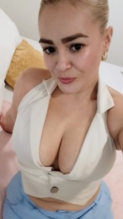 ARDIENTE RUBIA CACHONDA.