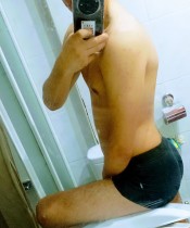 YONNY LEER ABAJO