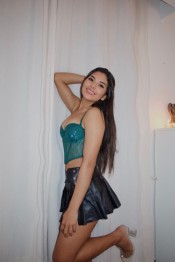 HERMOSA JOVENCITA EN MARBELLA CENTRO PISO PRIVADO