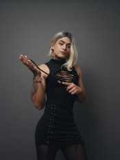 TU DOMINATRIX, DOMINA, AMA, MISTRESS, GUARDIANA DEL DESEO.