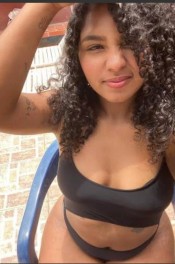 LATINA MORENA GUAPA NATURAL
