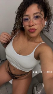 SOY UNA JOVEN MUY ARDIENTE