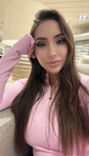 MIA UNA MUJER HERMOSA … INDEPENDIENTE