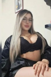 PRIMERA VEZ MOTRIL RUBIA FIESTERA BOMBA