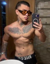 NOVEDAD ELEGANTE HOMBRE ESCORT  COLOMBIANO EN IBIZA