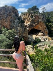 HERMOSA TRAVESTI VOLUPTUOSA Y MAMONA EN MADRID