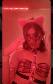 TRAVESTI MUY FEMENINA FIESTERA SUPER CALIENTE