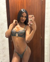 SOFIA CUERPO DE DIOSA Y MUY CARIñOSA.