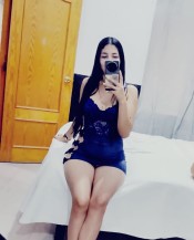 UNA FLACA BONITA Y RISUEñA