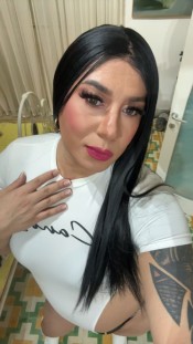 CHICA ALTA LATINA SENSUAL Y FIESTERA. COLOMBIANA VERSÁTIL CAÑERA POLLONA