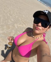 LATINA GUAPA CON MUCHO CALOR