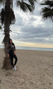 DANIELA UNA JOVEN EXUBERANTE CON GANAS DE FIESTA
