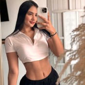 JOVENCITA FIESTERA CON GANAS DE PASARLO RICO