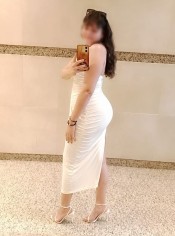 IMPLICADA JOVEN VICIOSA EN MI CAMA. CERVEZA GRATIS