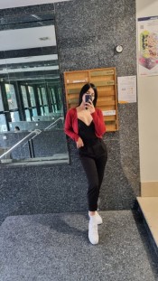 ABRIL 24 AÑOS — VENEZOLANA EN SALOU
