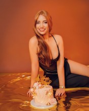 LATINA FIESTERA Y CACHONDA POR PAMPLONA