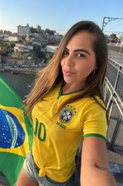 LATINA ARDIENTE  GUAPA Y NATURAL