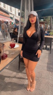 VALENTINA SESUAL Y COMPLACIENTE