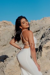 UNA FLACA BONITA Y RISUEñA