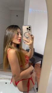 HELEN UNA PRESENCIA QUE CAUTIVA
