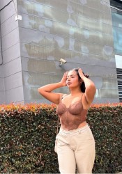 CHICA LATINA MUY GUARRA