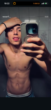 LUCAS MODELO HETERO URUGUAYO SOLO MASAJES EROTICOS