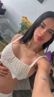 SOY LAURITA ,, DELGADITA,, UN  BOMBON Y MUY JUGUETONA...